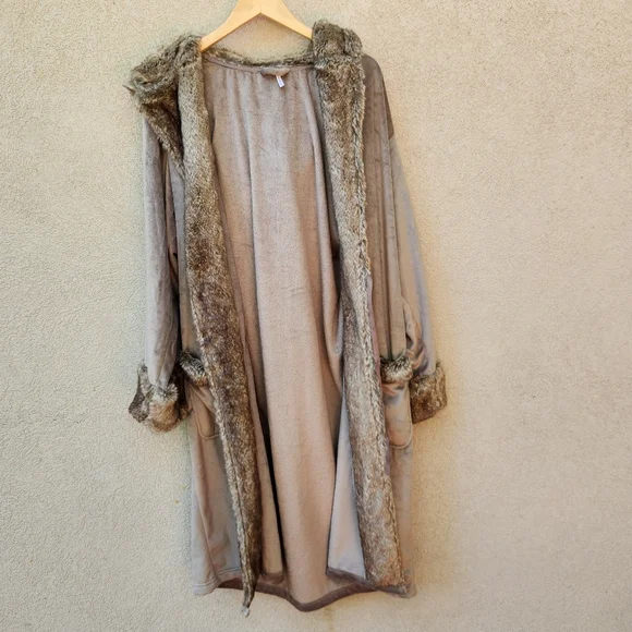POTTERY BARN Intimates & Sleepwear Women's Robe Large Faux Fur Hood No Belt - Picture 12 of 16